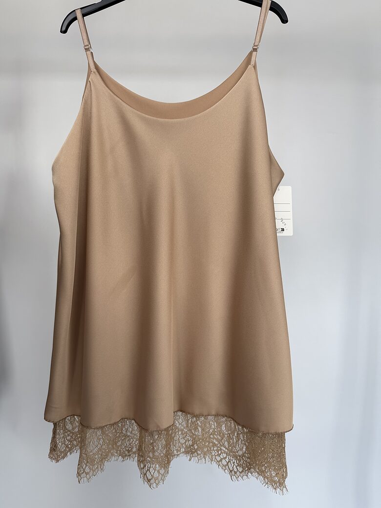 Slip tops ar mežģīnēm apakšā plus size