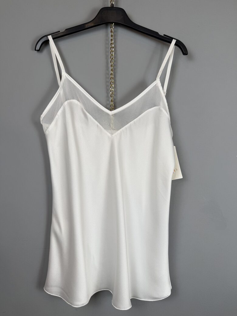 Balts lencīštops ar tillu