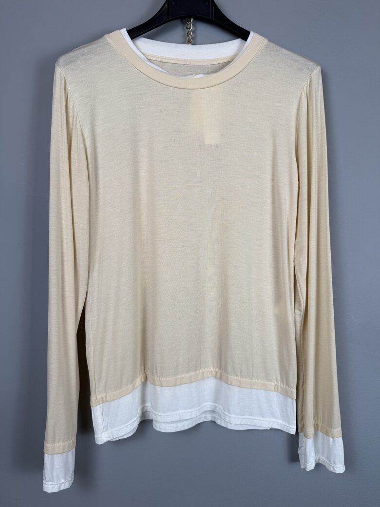 Tops ar zīdu sastāvā ar baltām maliņām