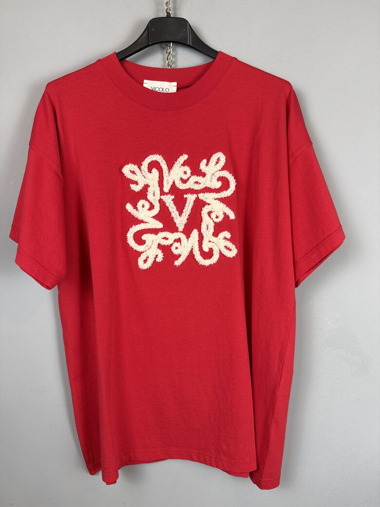 T-krekls ar uzrakstu