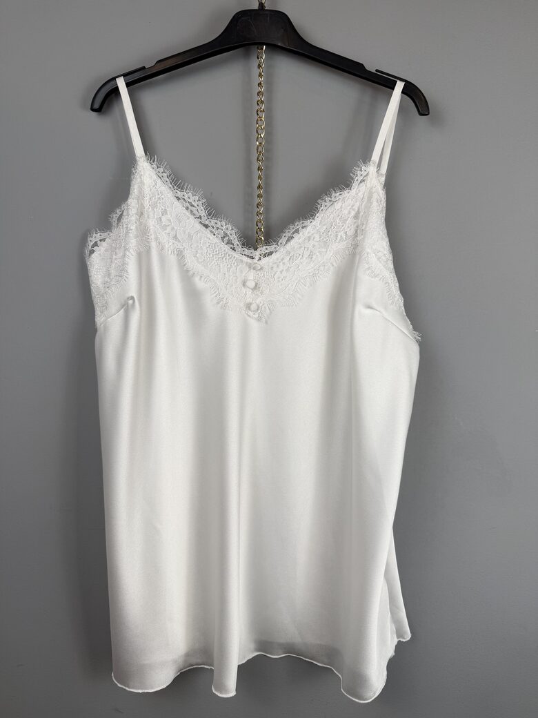 Lencīštops ar mežģīni priekšpusē PLUS size