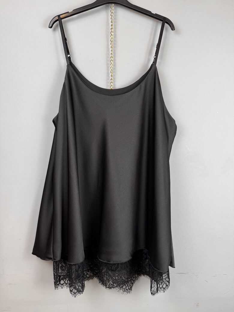 Lencīštops ar mežģīņu apakšu PLUS size