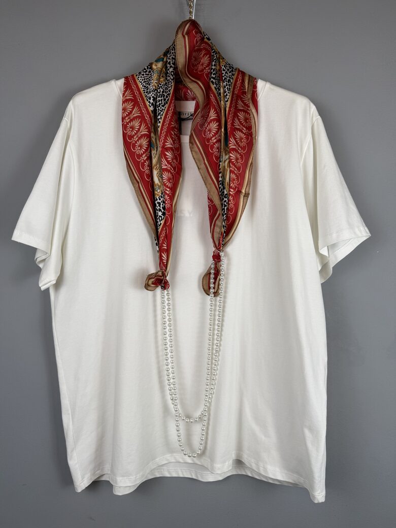 Balts T-krekls ar lakatu PLUS size