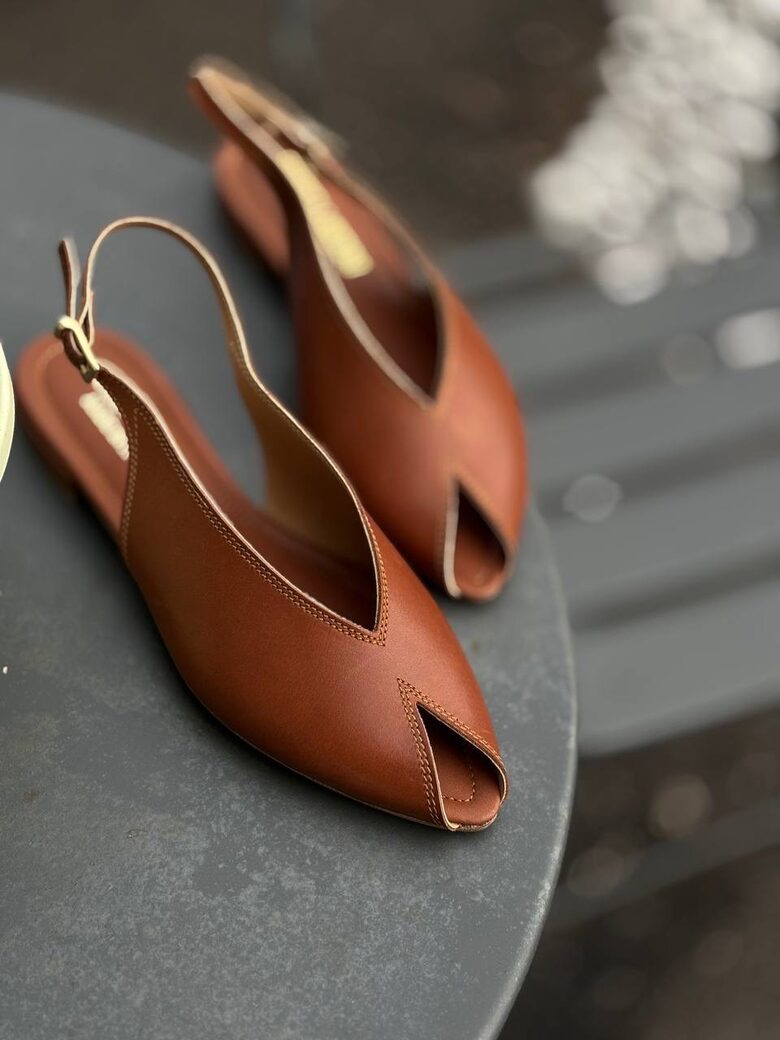 Brūnas sandales ar atvērtu purngalu