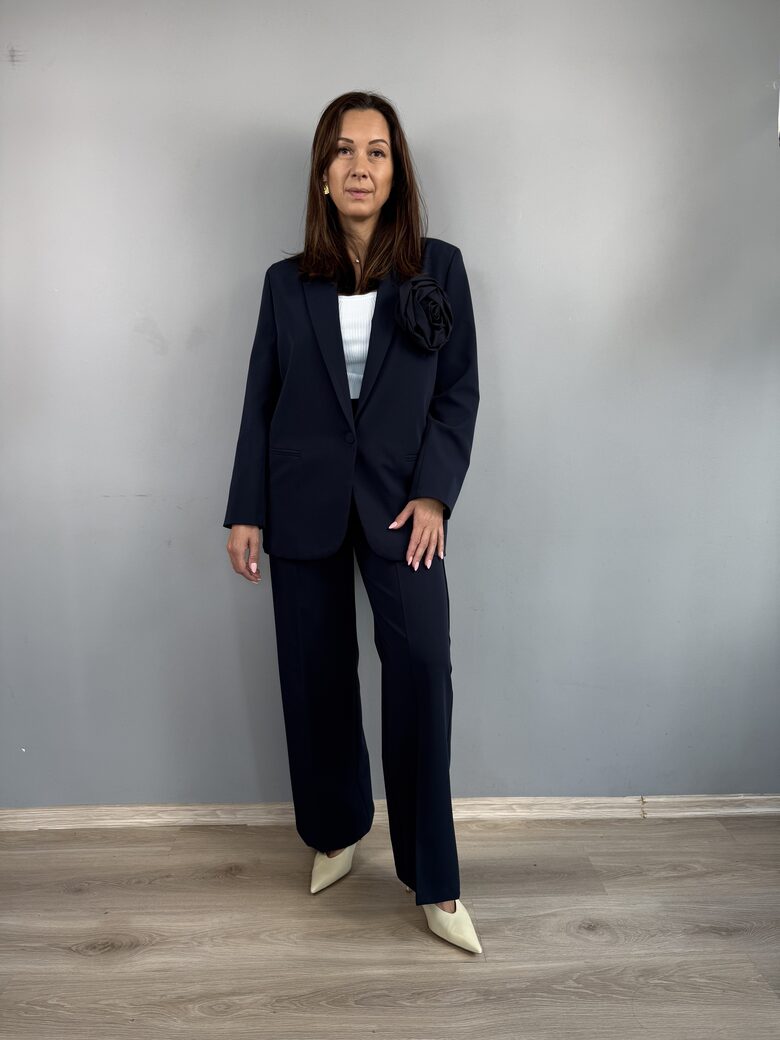 Tumši zila žakete ar puķi (VICOLO)