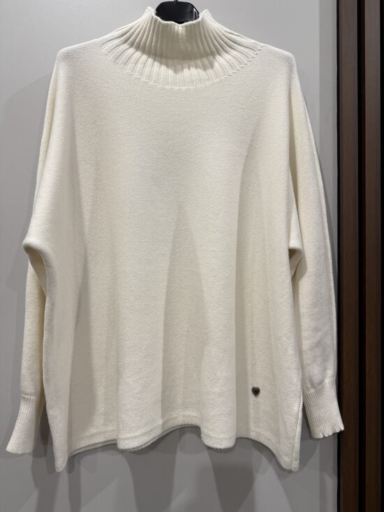 Overize džemperis ar paaugstinātu apkakli, balts