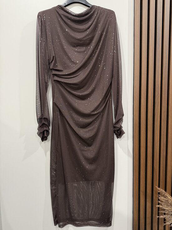 Kleita ar spīdumiem