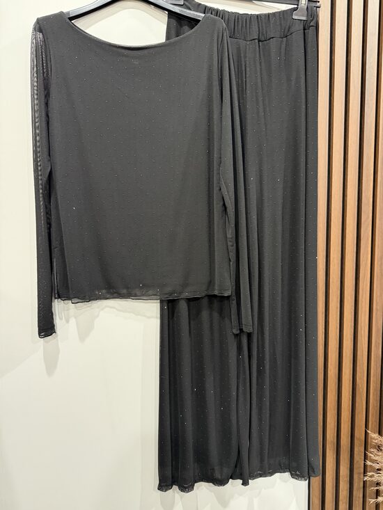 Kostīms ar spīdumiem