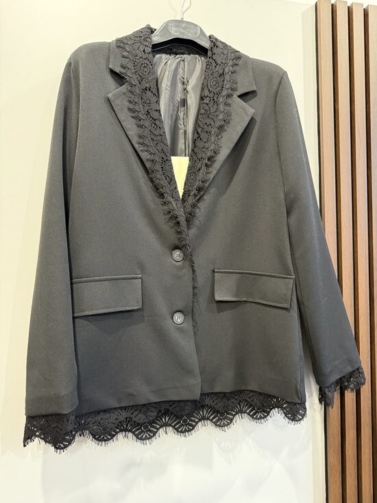 Žakete ar mežģīnēm