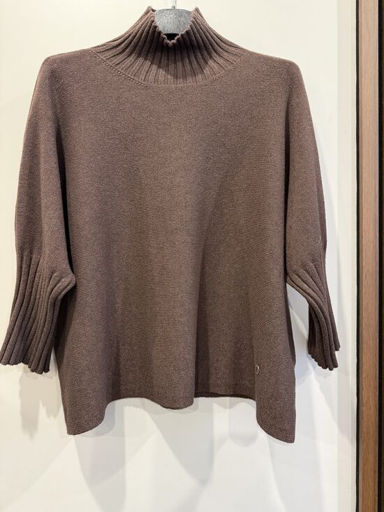 Oversize džemperis šokolādes krāsā