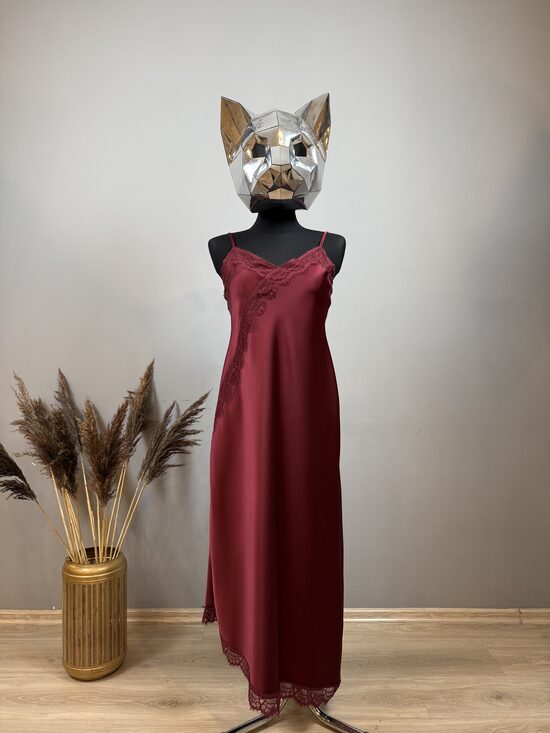 Suknelė su nėriniais