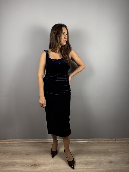 Aksominė suknelė be rankovių