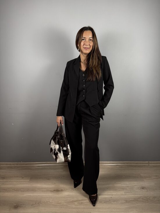 Juodas moteriškas švarkas