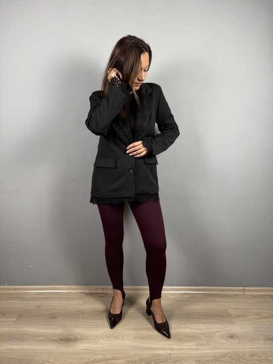 Striukė su nėriniais