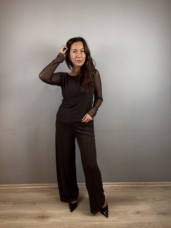 Kostīms ar spīdumiem