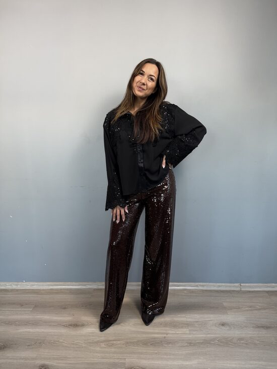 Melna blūze ar mežģīnēm u fliteriem