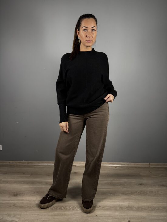 Oversize džemperis melns