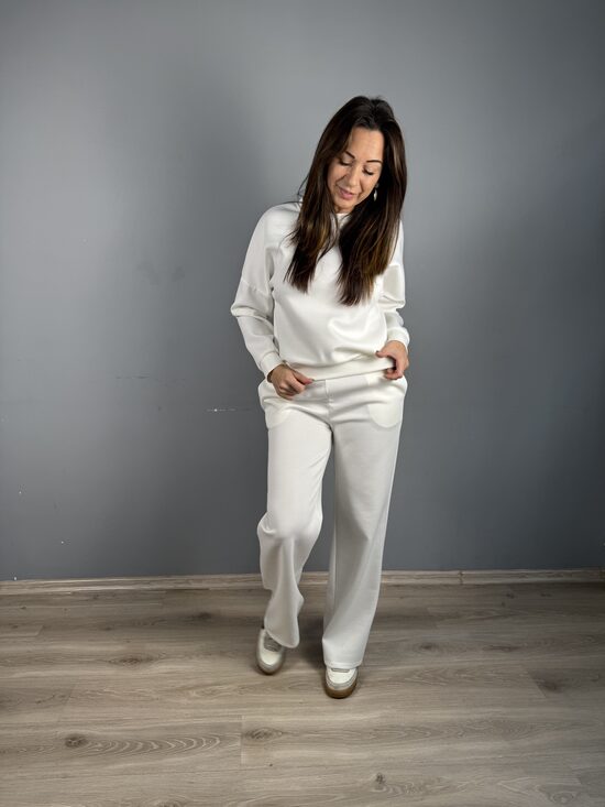 Sporta kostīms ar svitšotu