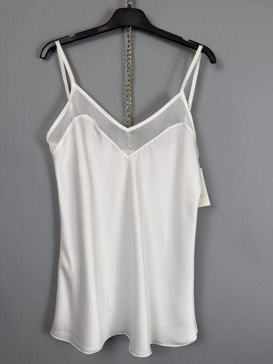 Balts lencīštops ar tillu