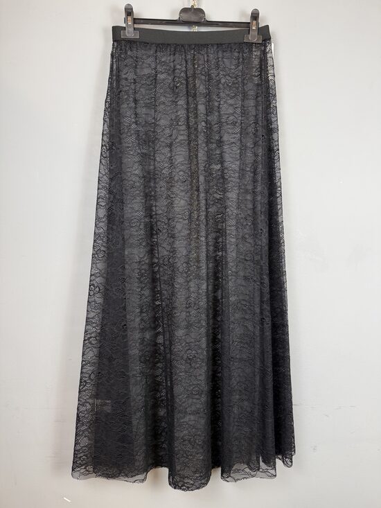 Gari mežģīņu svārki