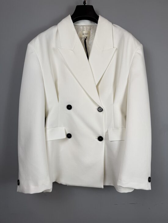 Žakete ar pieguļošu vidukļa daļu