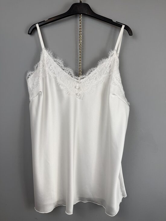 Lencīštops ar mežģīni priekšpusē PLUS size