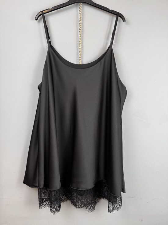 Lencīštops ar mežģīņu apakšu PLUS size