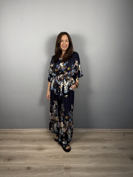 Vasarīgs kimono bikšu kostīms