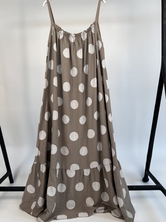 Lencīšu pumpiņkleita taupe PLUS SIZE