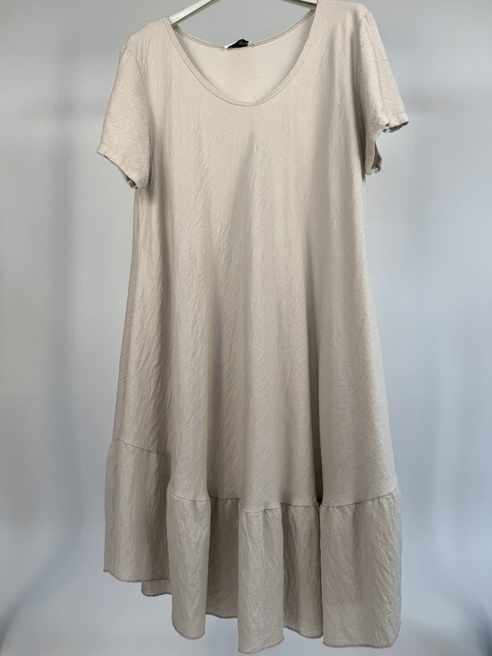 Pusgara kleita ar īsām piedurknēm PLUS SIZE
