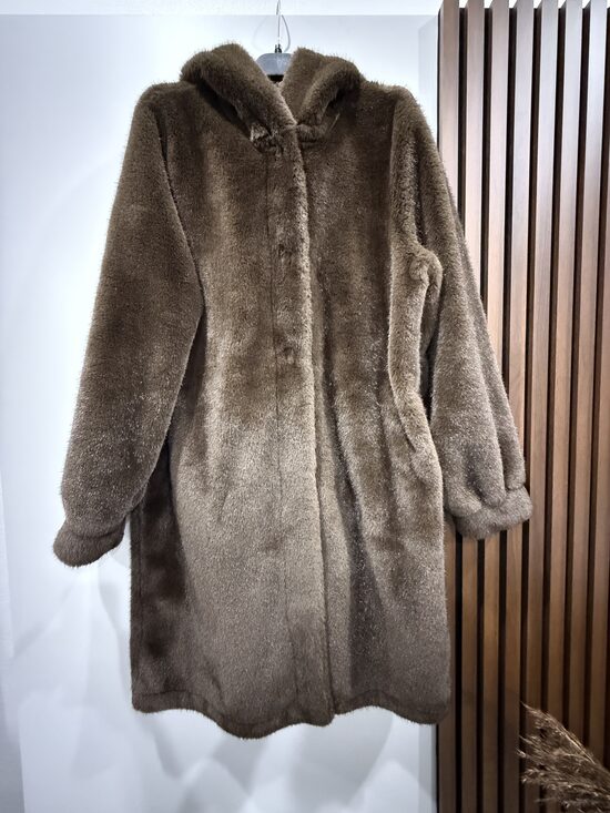 Plus size kažoks ar kapuci brūnākrāsā