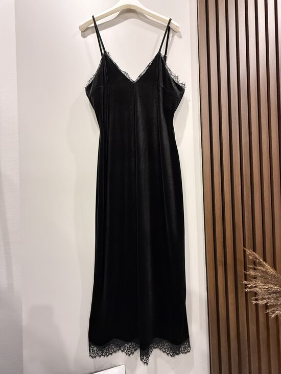 Plus size samta lencīškleita