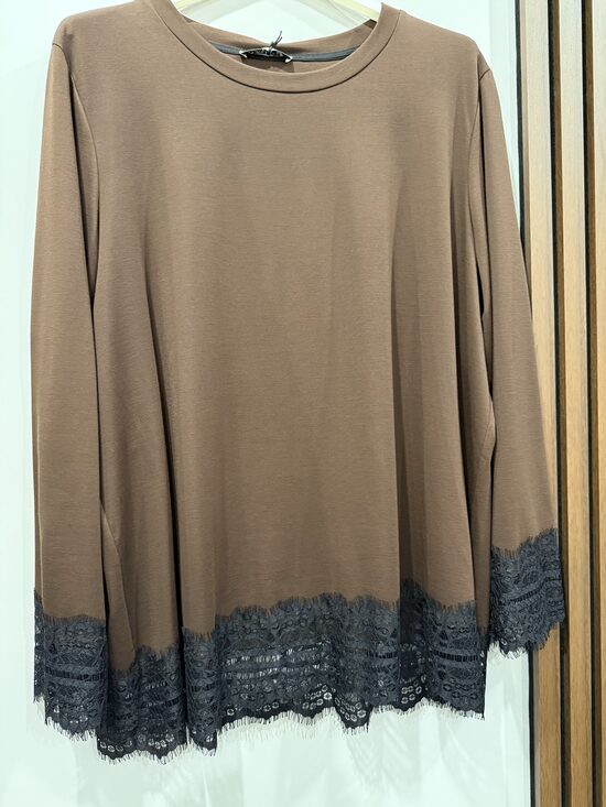 Tops ar mežģīnēm