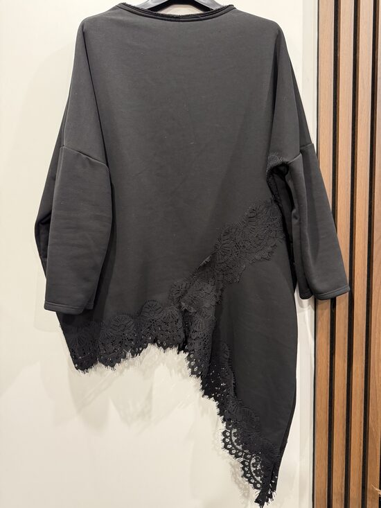 Asimetrisks oversize tops ar mežģīnēm