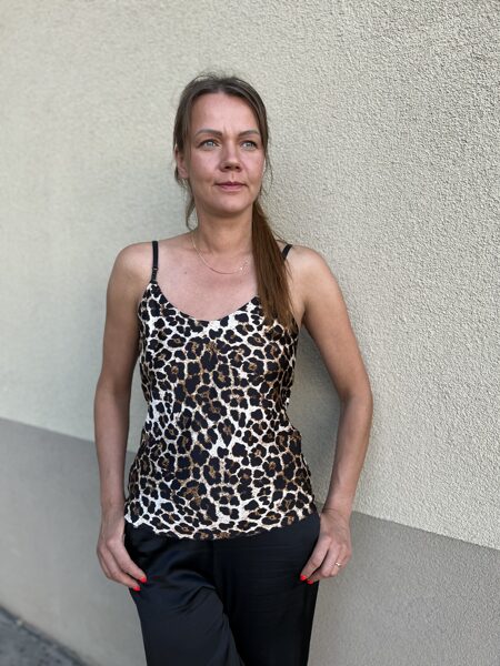 Leoparda tops